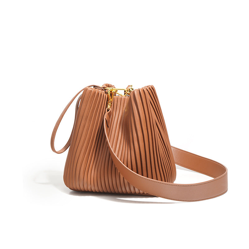 Oita | Leder Bucket Bag mit Rüschen