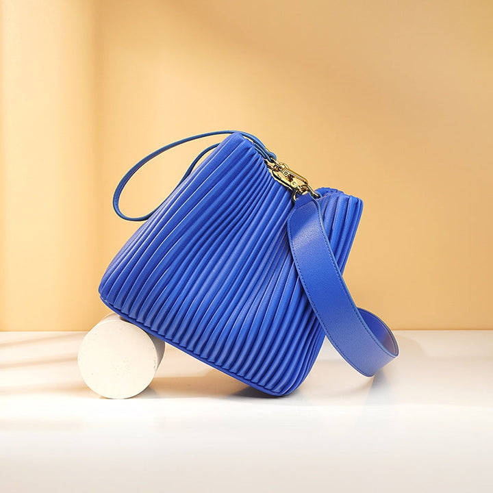 Oita | Leder Bucket Bag mit Rüschen