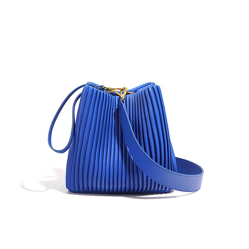 Oita | Leder Bucket Bag mit Rüschen