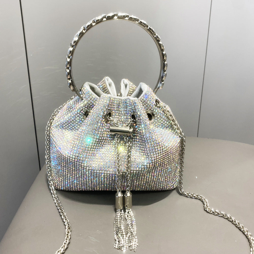 Yuma | Elegante zylindrische Metallic-Handtasche
