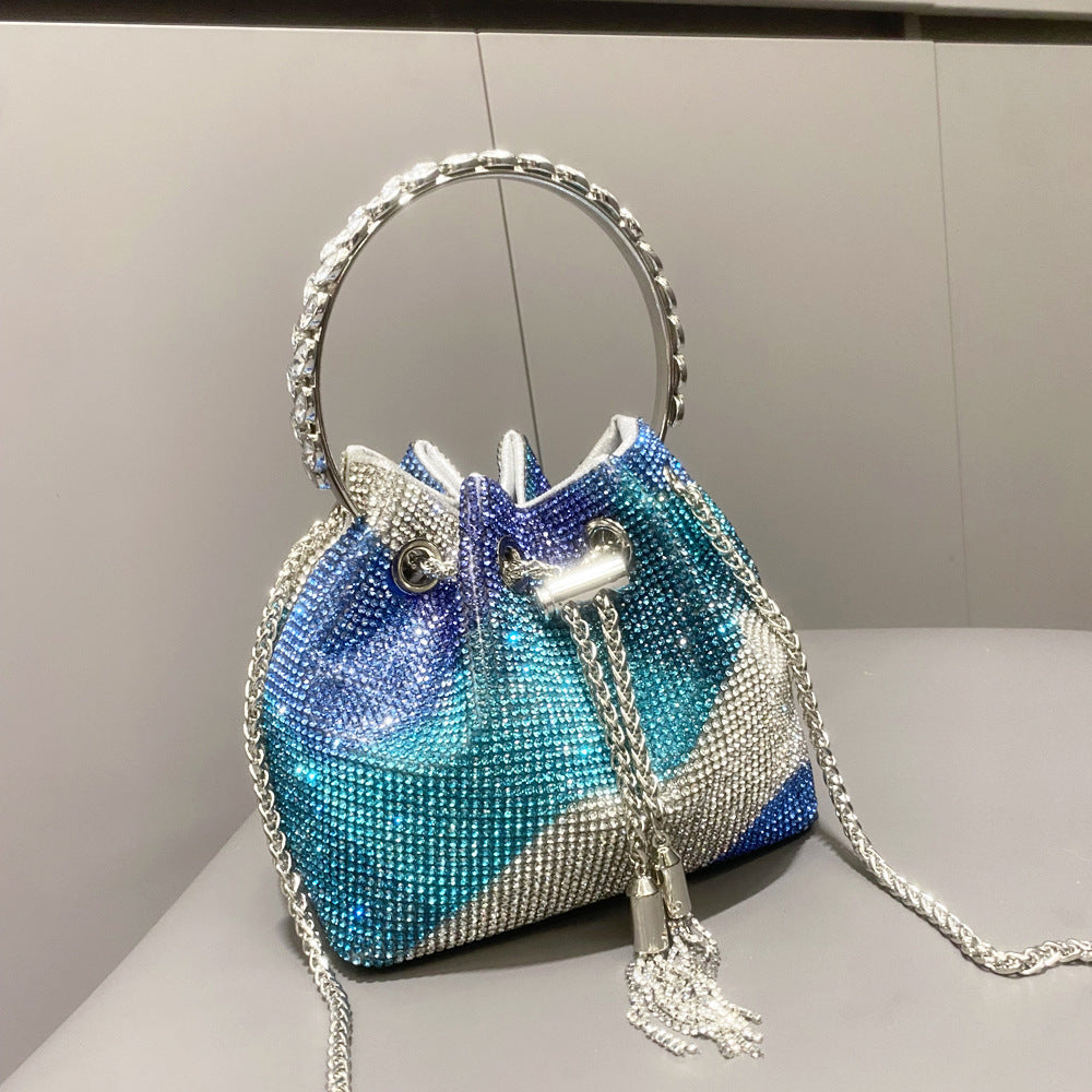 Yuma | Elegante zylindrische Metallic-Handtasche