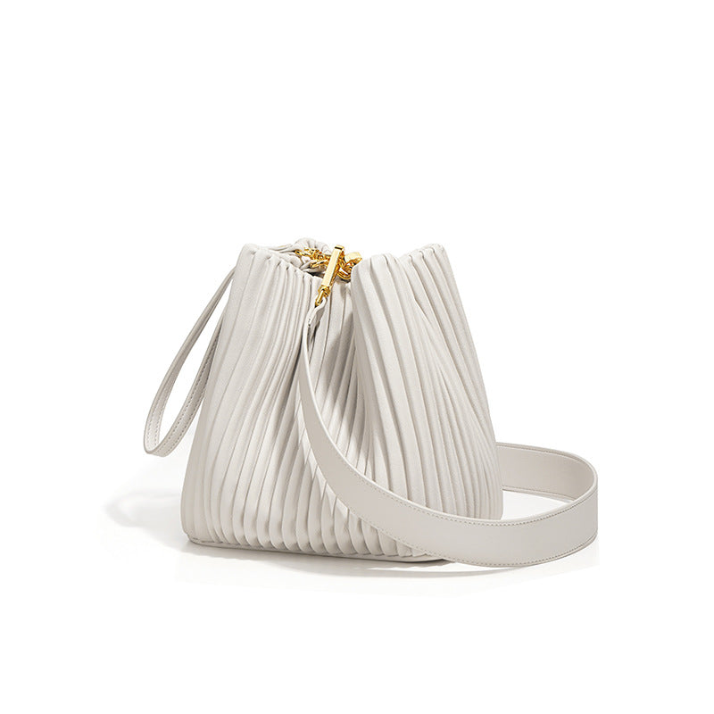 Oita | Leder Bucket Bag mit Rüschen