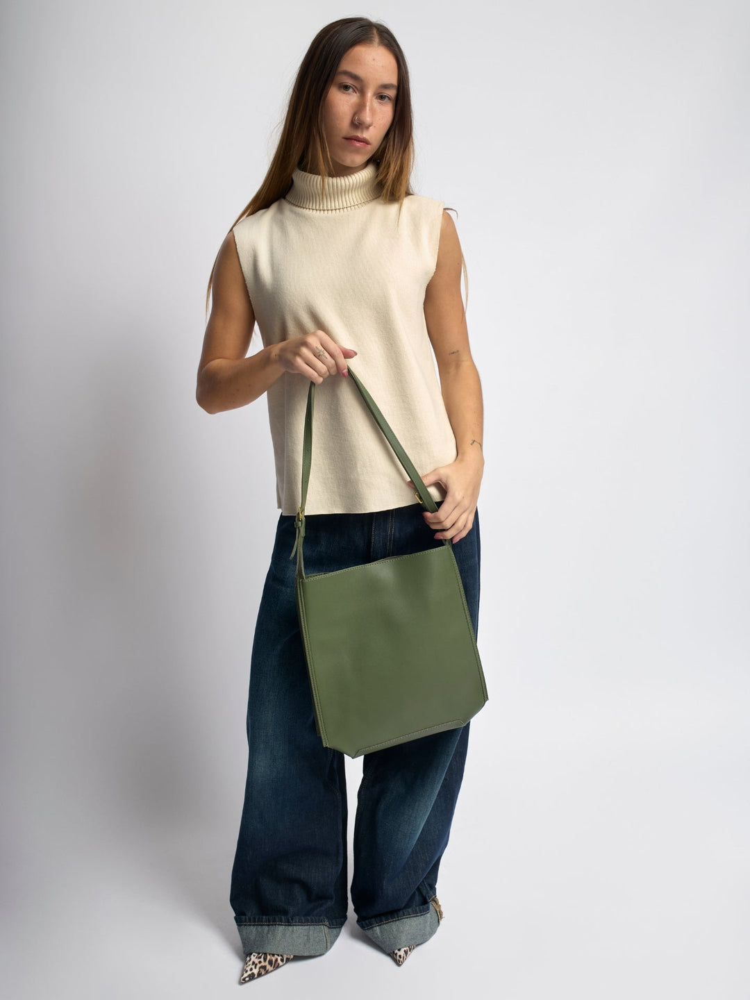 Goma | Halbmond-Schultertasche aus veganem Leder