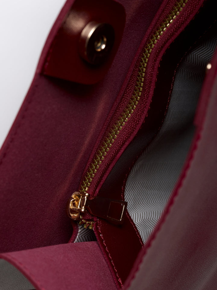 Goma | Halbmond-Schultertasche aus veganem Leder