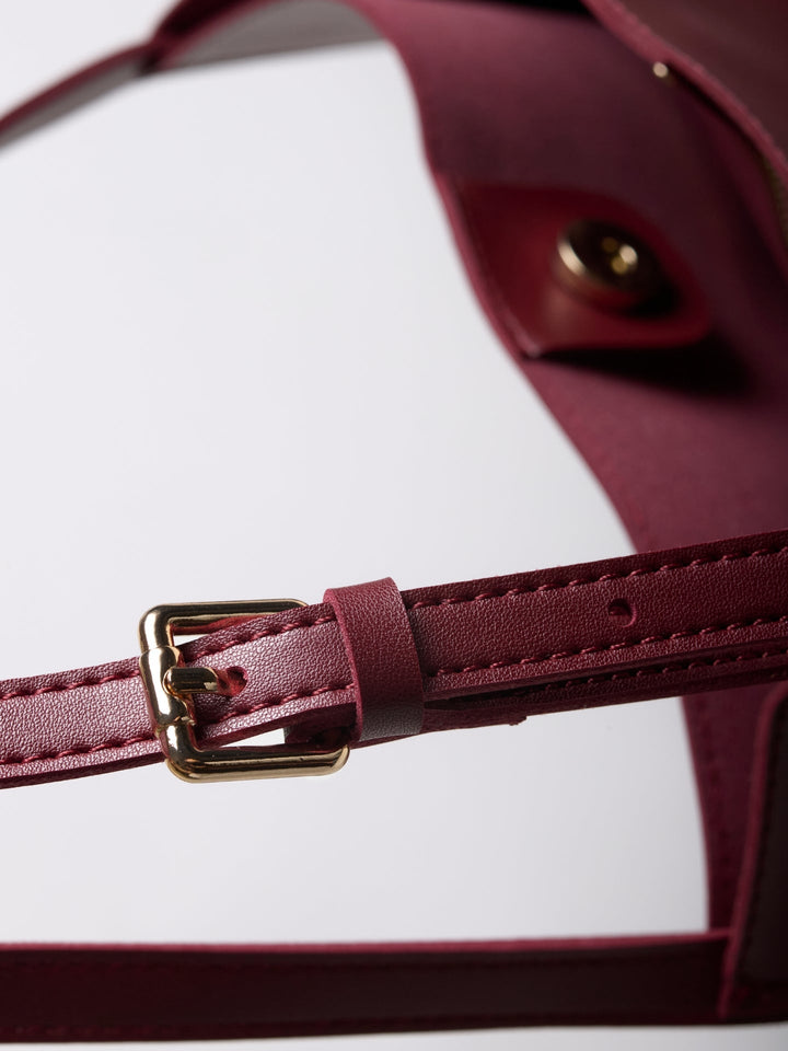Goma | Halbmond-Schultertasche aus veganem Leder