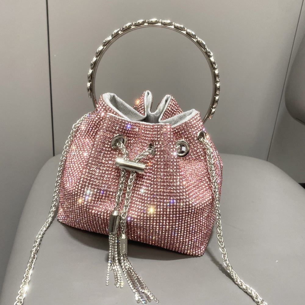 Yuma | Elegante zylindrische Metallic-Handtasche