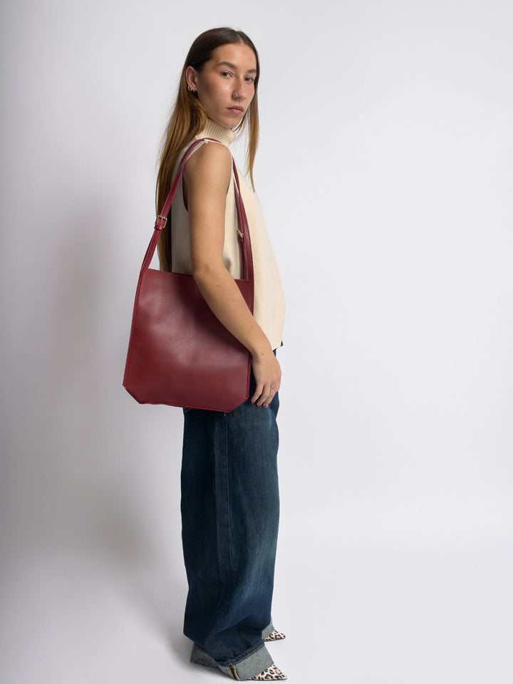 Goma | Halbmond-Schultertasche aus veganem Leder