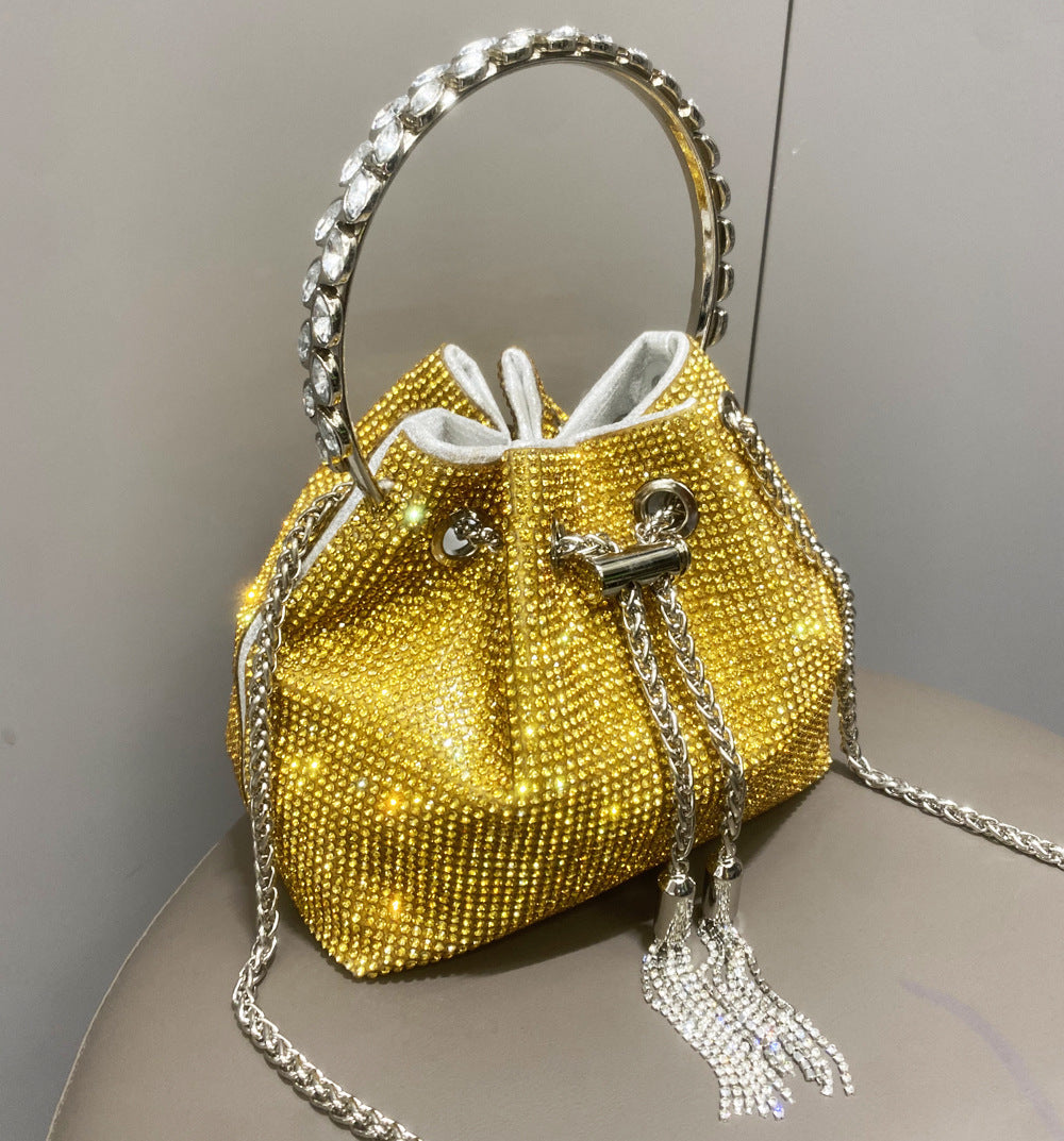 Yuma | Elegante zylindrische Metallic-Handtasche