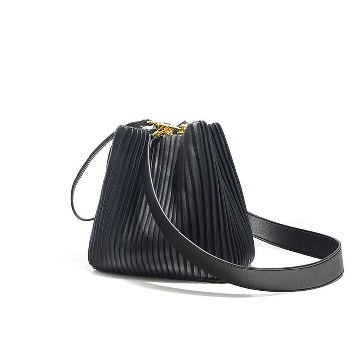 Oita | Leder Bucket Bag mit Rüschen