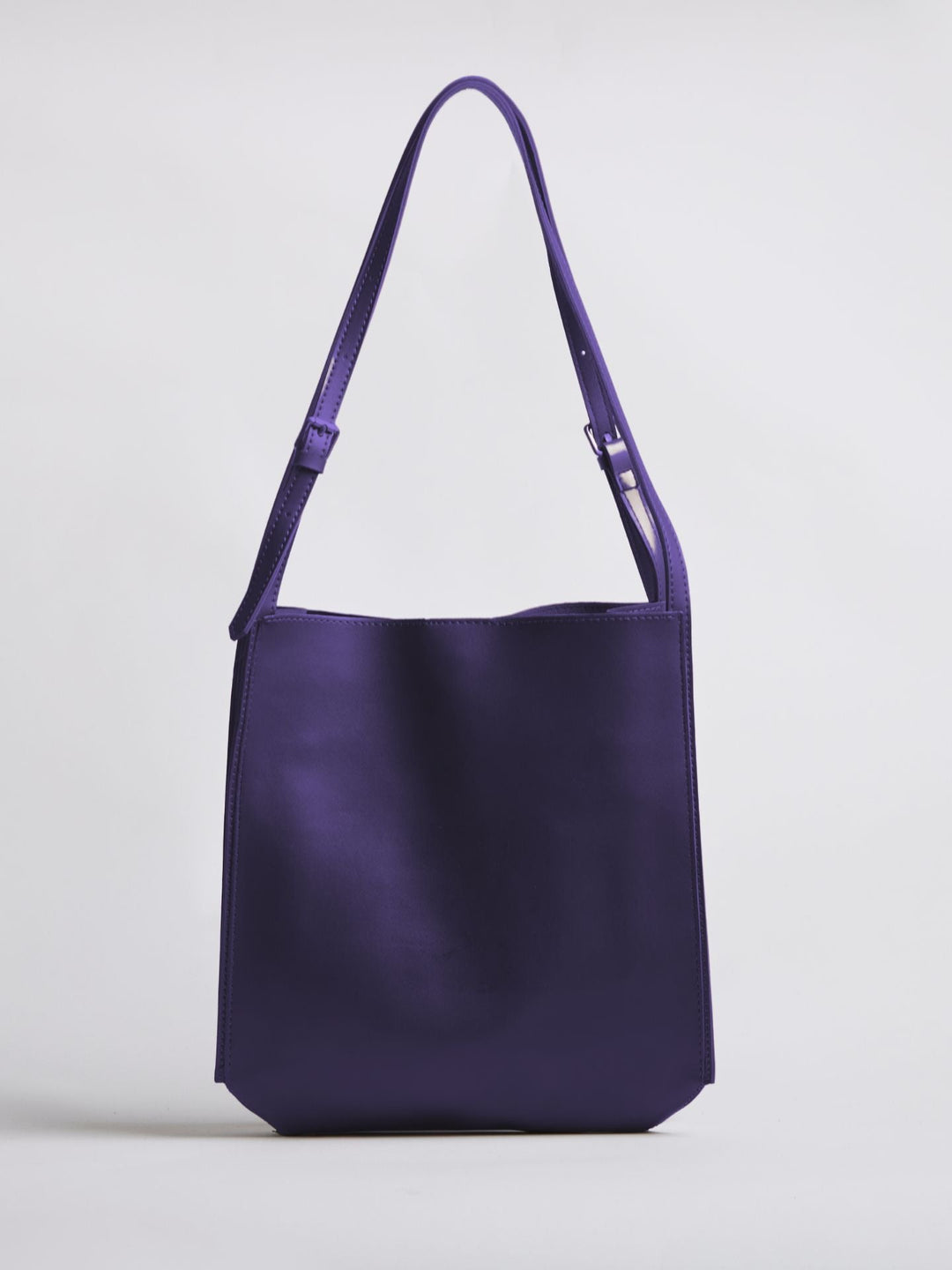 Goma | Halbmond-Schultertasche aus veganem Leder