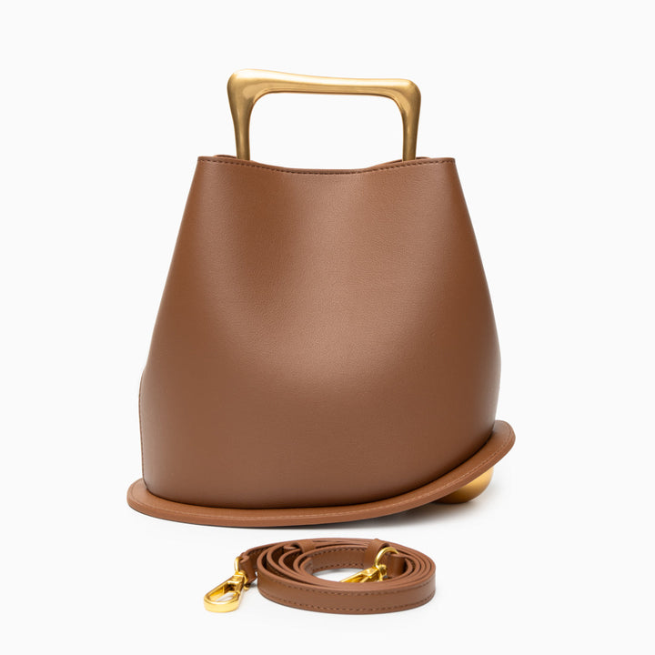 Jinja | Skulpturale Ledertasche mit Metallgriff