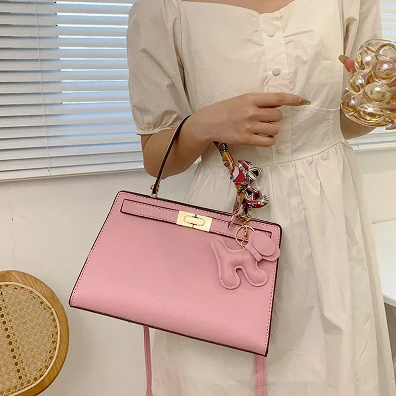 Kisangan | Strukturiertes Mini-Handbag mit Charme