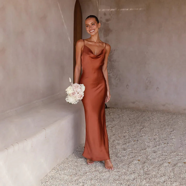 Revina | Langes Satinkleid mit Schlitz