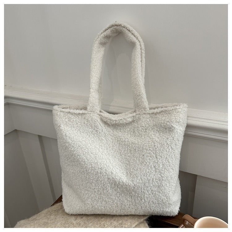 Kassel | Fluffige Teddy Schultertasche