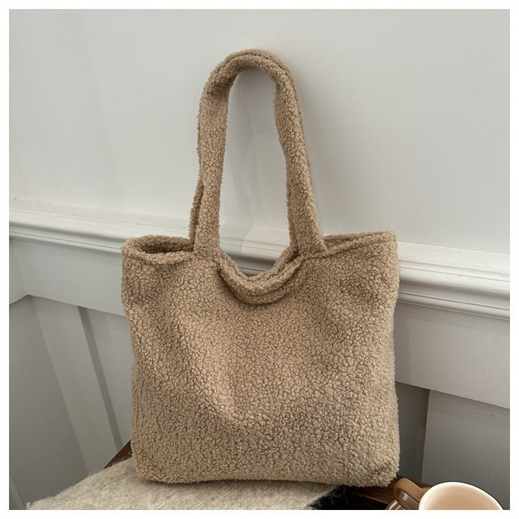 Kassel | Fluffige Teddy Schultertasche