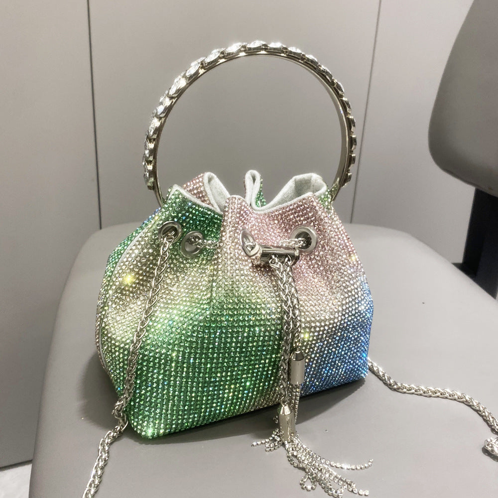 Yuma | Elegante zylindrische Metallic-Handtasche
