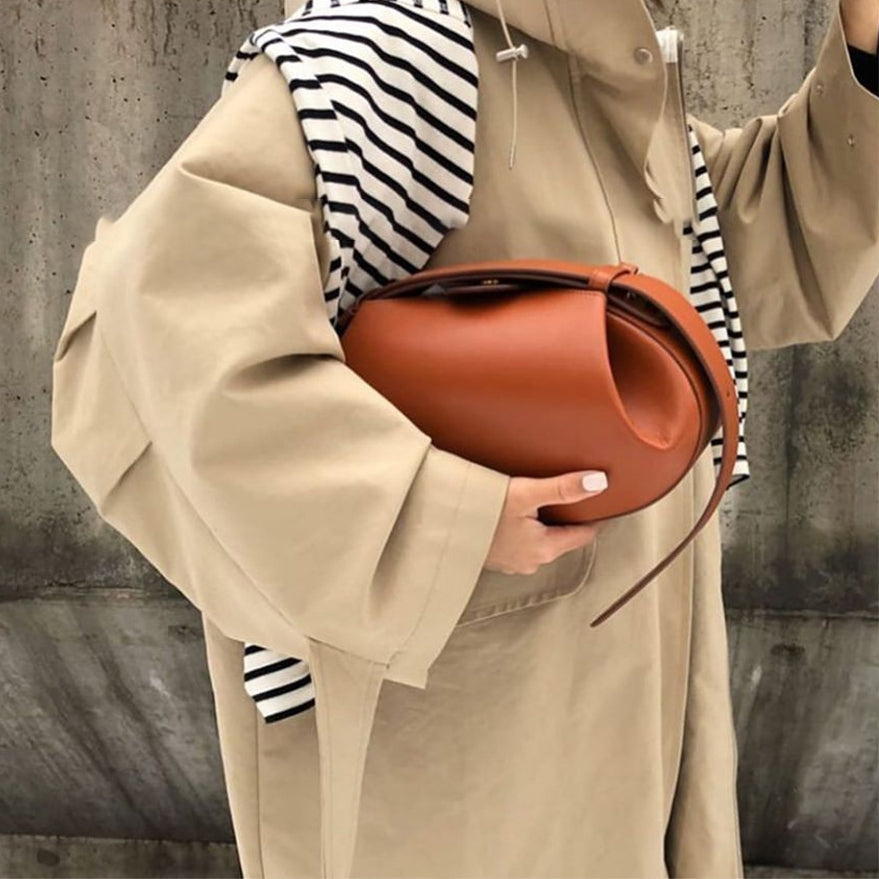 Varna | Skulpturale braune Schultertasche