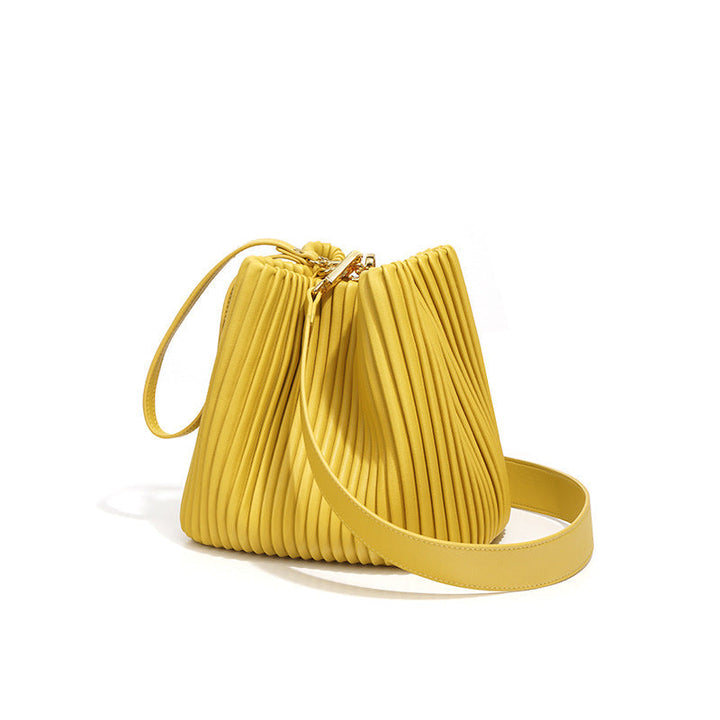 Oita | Leder Bucket Bag mit Rüschen