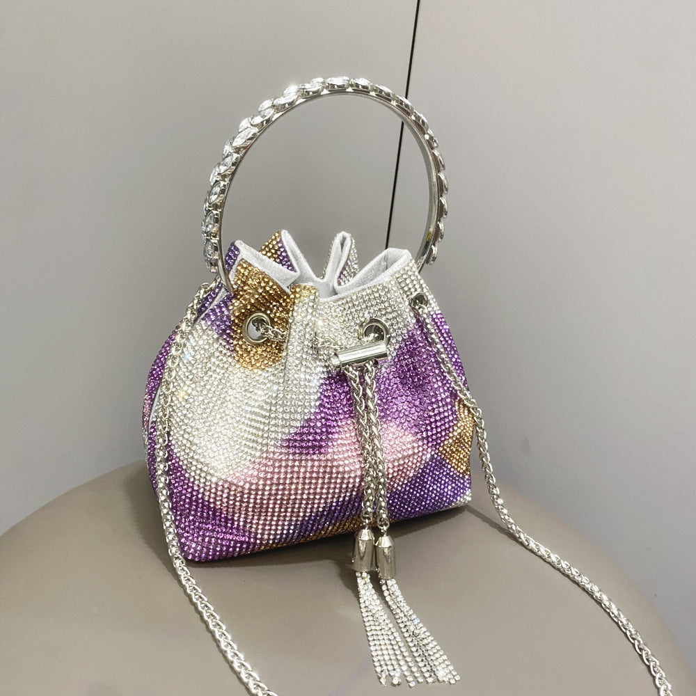 Yuma | Elegante zylindrische Metallic-Handtasche