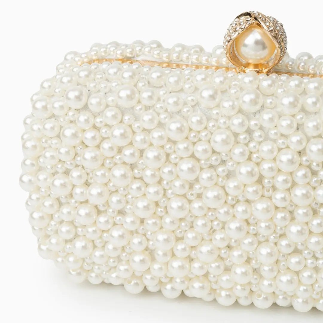 Whitehorse  | Perlen‑Clutch mit Gold‑Rahmen