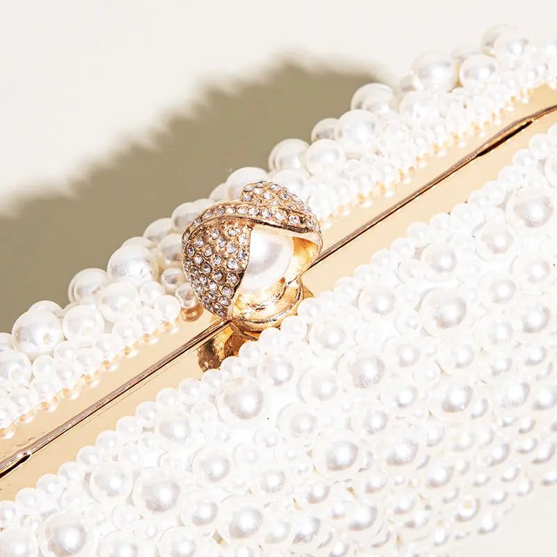 Whitehorse  | Perlen‑Clutch mit Gold‑Rahmen