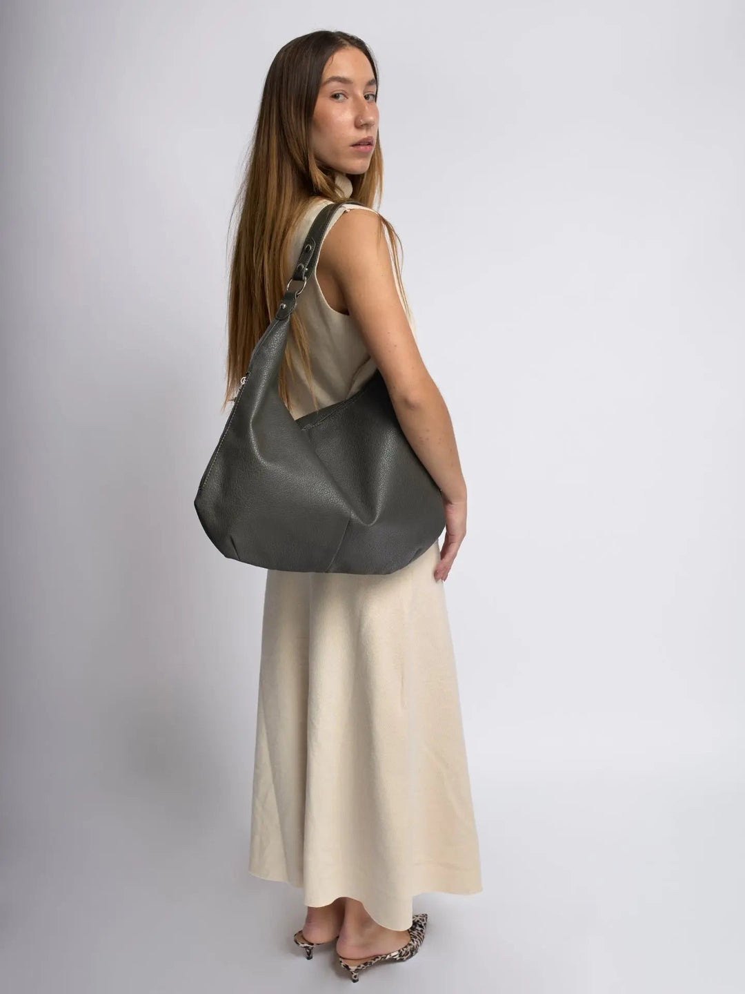 Teresina | Schlichte schwarze Leder‑Hobo‑Bag