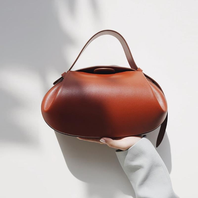 Varna | Skulpturale braune Schultertasche