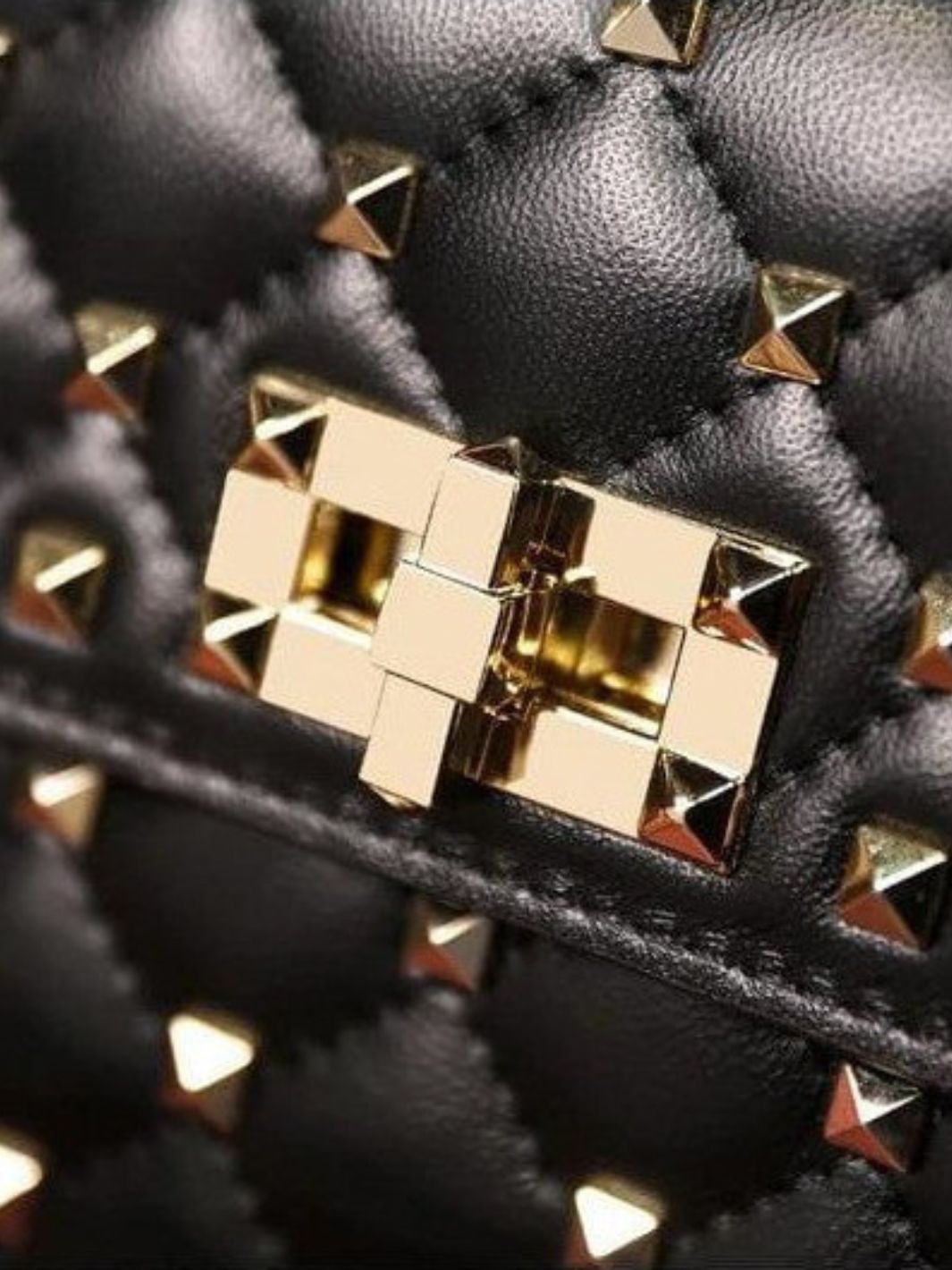 Coimbatore | Schwarze gesteppte Nieten‑Hand­tasche