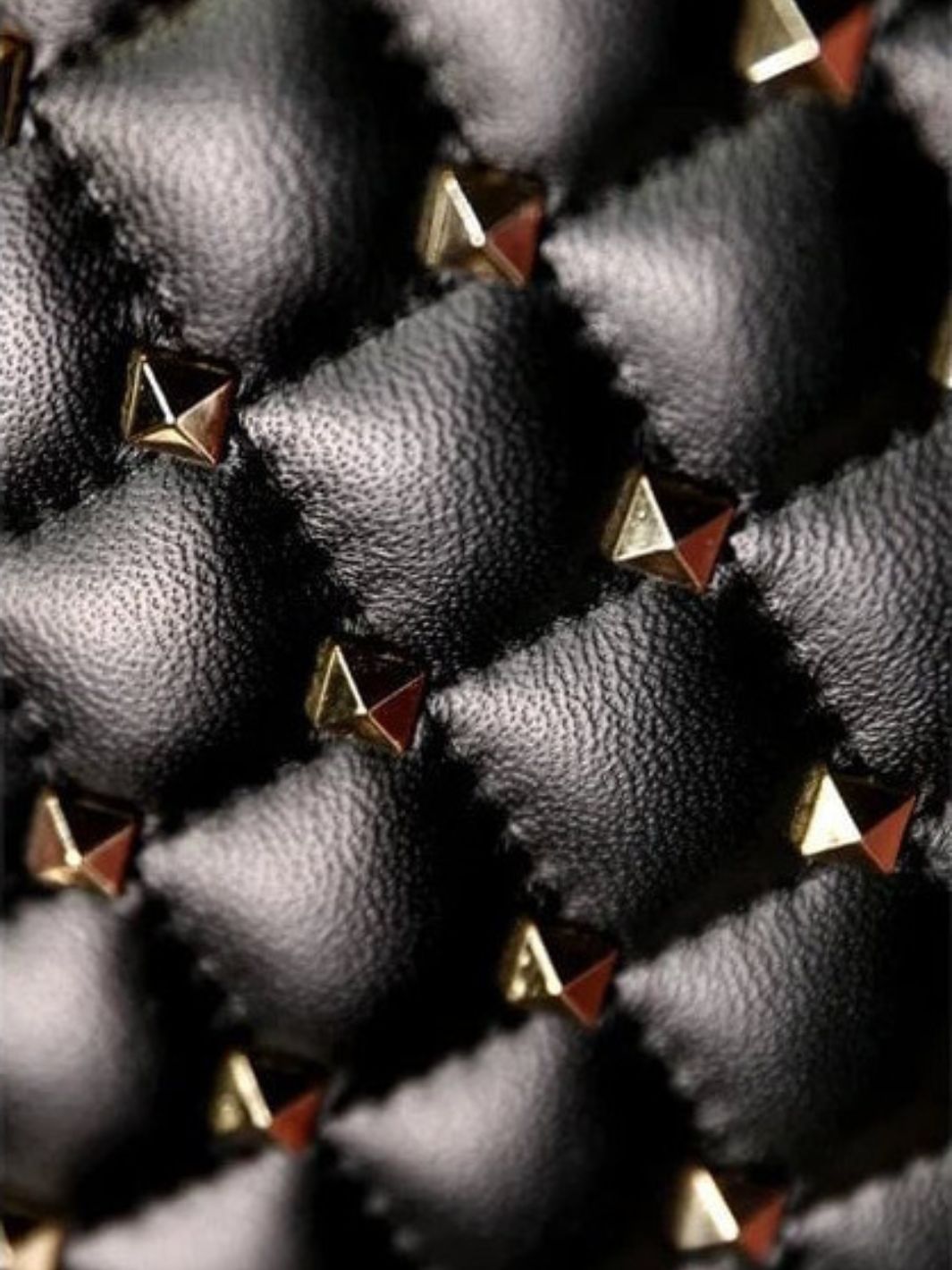 Coimbatore | Schwarze gesteppte Nieten‑Hand­tasche